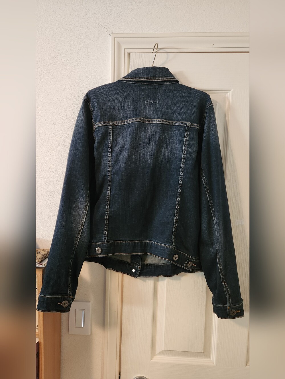 Torrid Dark Blue Denim Trucker Jacket Lighty Distressed Cottom Stretch Size 2 - Picture 2 of 10